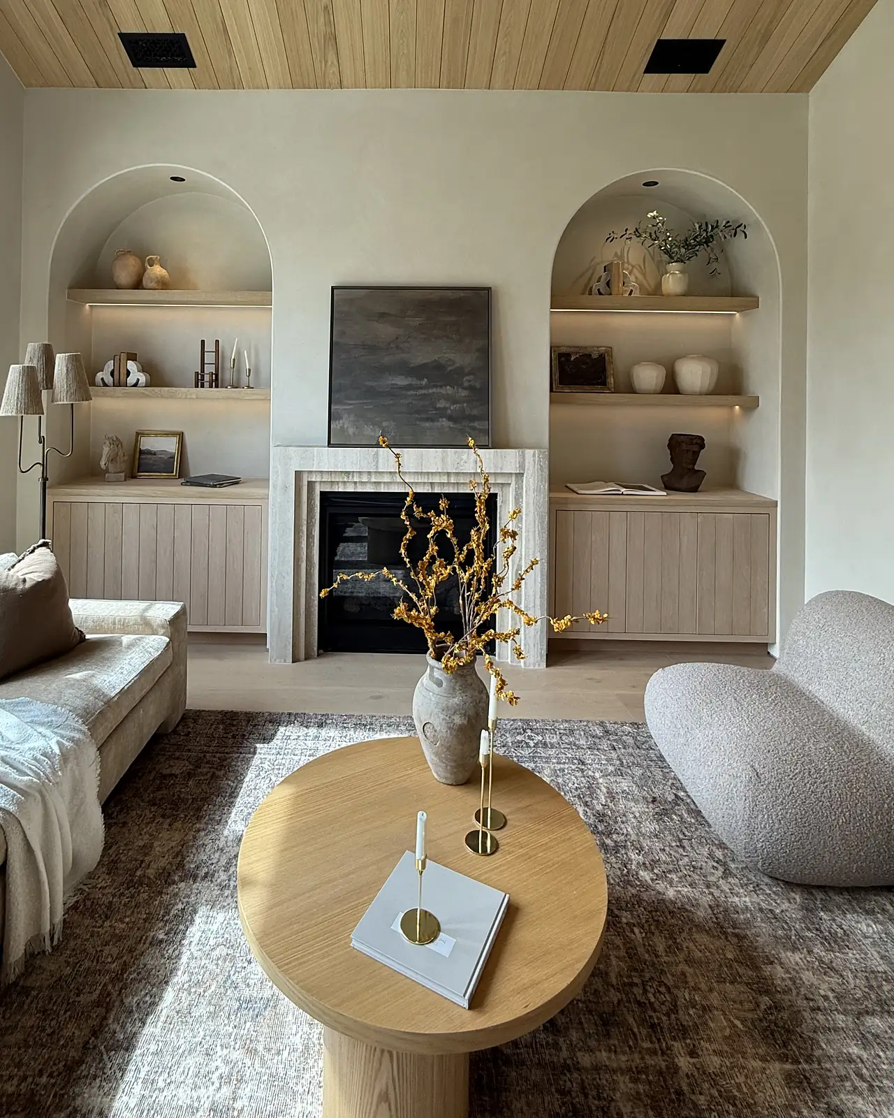 Living room with plaster walls and arched niches in a Los Angeles home